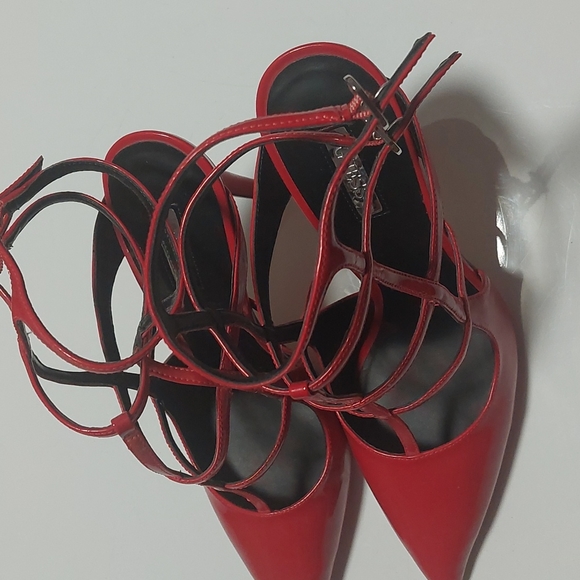 Guess open back ankle strap pumps in red with 4.5 inch heels - Picture 3 of 6